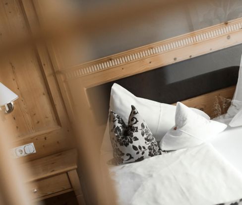 Schlafzimmer mit Doppelbett - Klein Fein Suite Anderlahn