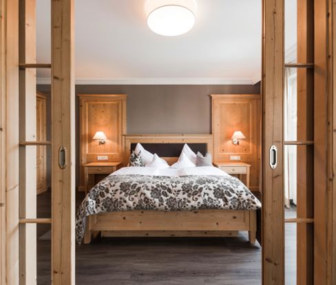 Schlafzimmer mit Doppelbett - Klein Fein Suite Anerlahn