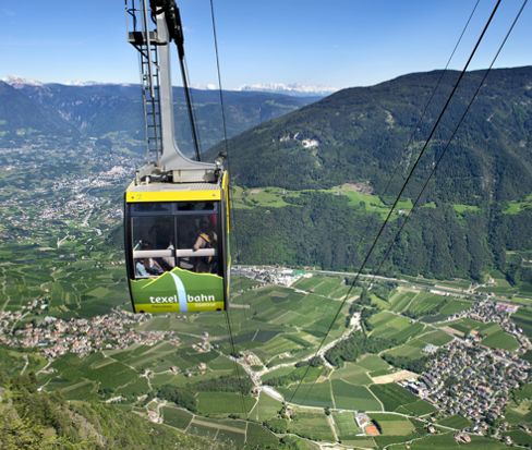 Hiking in Meran and environs: cable car
