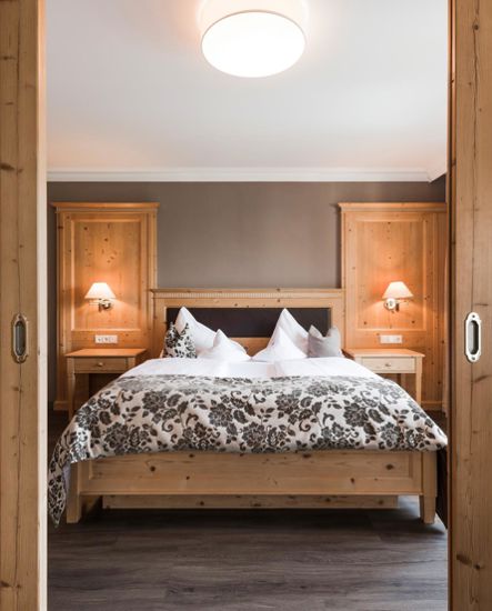 Schlafzimmer mit Doppelbett - Klein Fein Suite Anerlahn