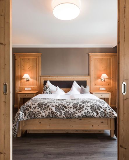 Bedroom with double bed - Anderlahn Suite