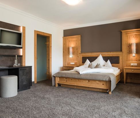 Comfort Tower Room with double bed and tv