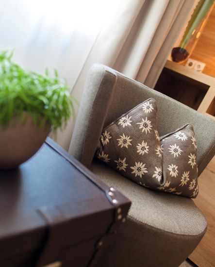 Armchair and table - Comfort room Village Love